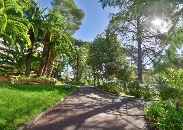 2pieces Avec Jardin Piscine Et Tennis A La Bocca Cannes